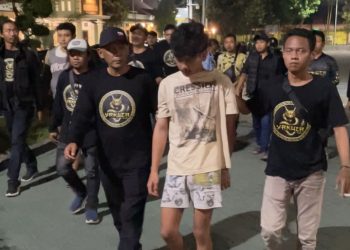 Yakuza Maneges Serahkan Dua Terduga Pelaku Pemerkosaan ke Polres Kediri, Satu Orang Masih Diburu