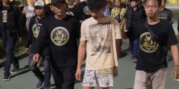 Yakuza Maneges Serahkan Dua Terduga Pelaku Pemerkosaan ke Polres Kediri, Satu Orang Masih Diburu