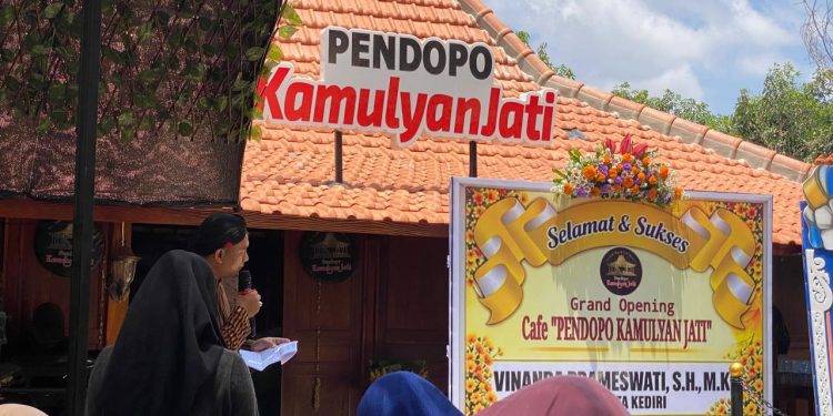Pendopo Kamulyan Jati Hadir di Kediri, Tawarkan Sensasi Kuliner Bernuansa Jadul Khas Pedesaan